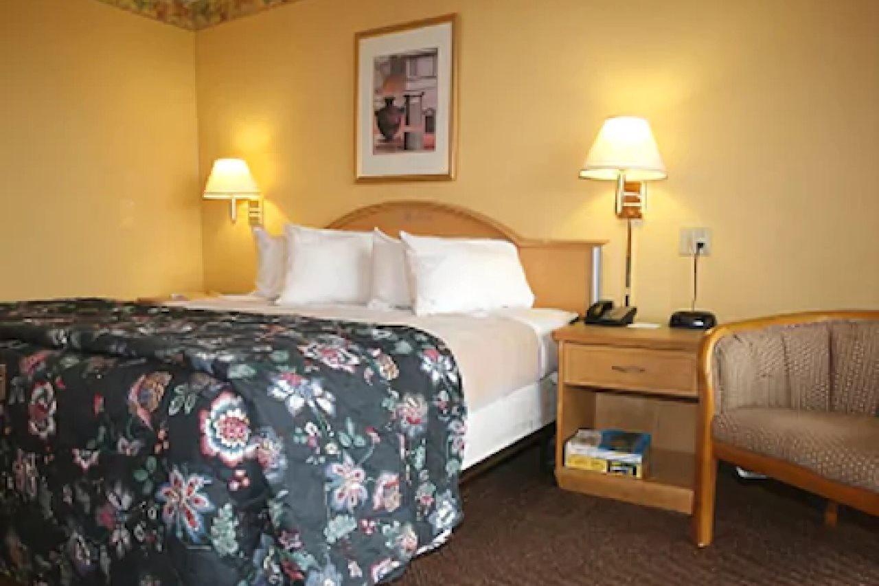 Knights Inn Six Flags Lodge West Ngoại thất bức ảnh