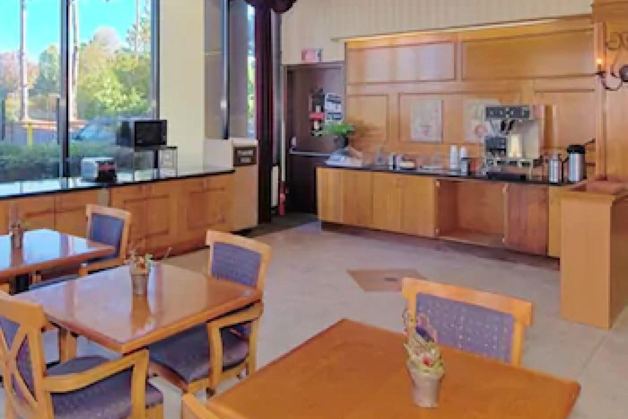 Knights Inn Six Flags Lodge West Ngoại thất bức ảnh