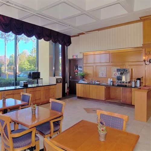 Knights Inn Six Flags Lodge West Nhà hàng bức ảnh